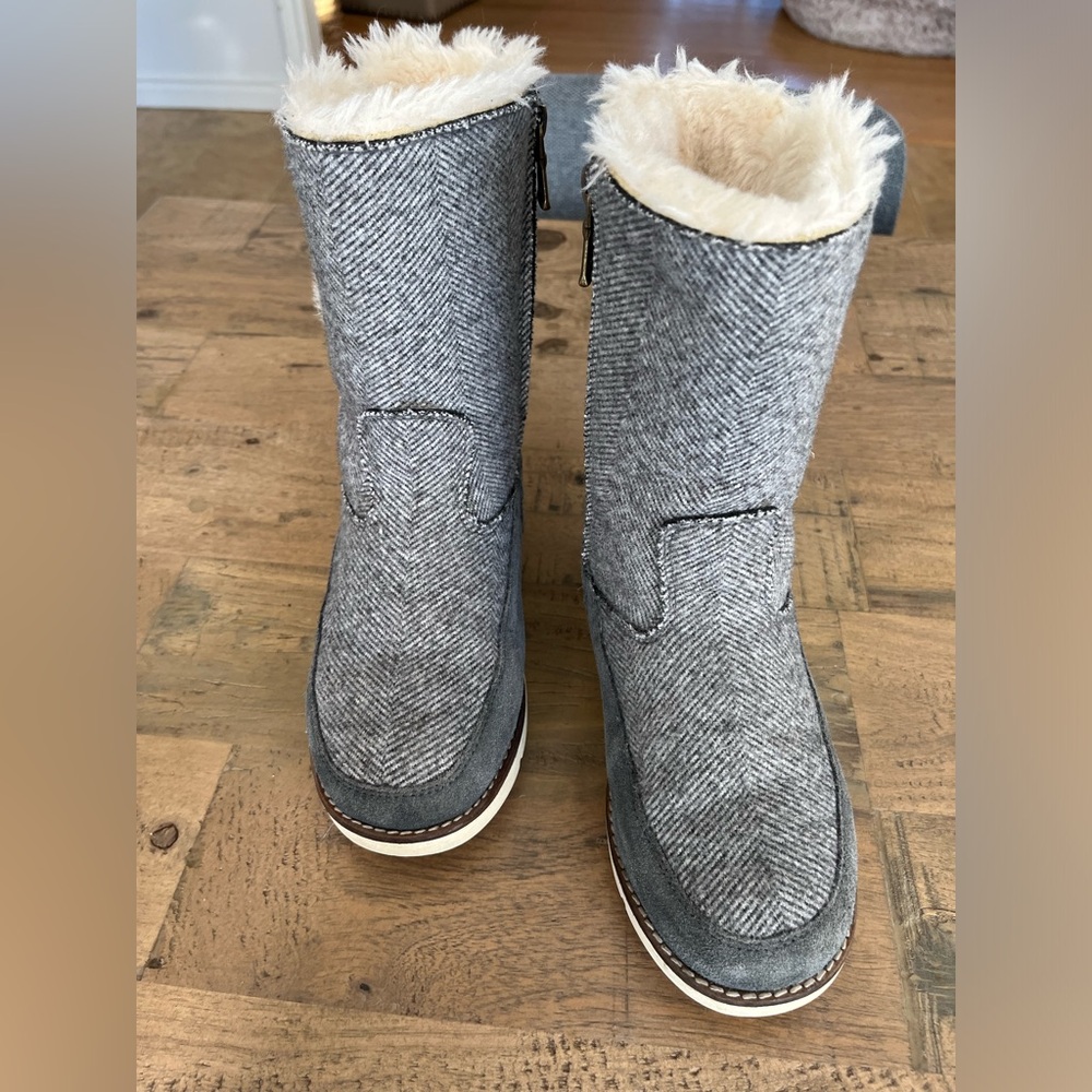 Lamo Cozy Gray Herringbone Boots